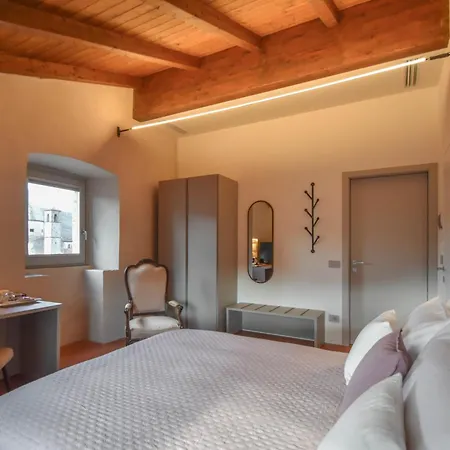 Couette-café Torre Trincadini - Residenza D'epoca 3*